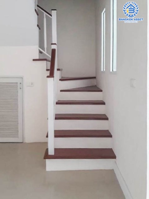 *****ทาวน์เฮ้าส์มือสองย่านนนทบุรี ม.พฤกษาทาวน์ ราชพฤกษ์ เนื้อที่กว้างขวางถึง 20.7 ตร.ว. ฟังก์ชัน 3 ห้องนอน 2 ห้องน้ำ 1 ที่จอดรถ บ้านสภาพดี หันทิศตะวันออก บนทำเลดี เพียง 12 นาทีก็ถึงรถไฟฟ้าสายสีม่วง "สถานีบางรักใหญ่"